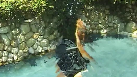 Lesbische Pool-Verführung