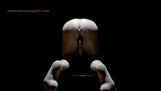 Dominatrix nyonya April - nuansa kesakitan