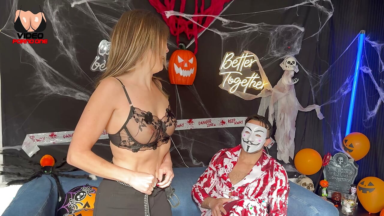 Ob Süßigkeiten Oder Doggy-style, Diese MILF Macht Sich Vor Halloween Fertig!