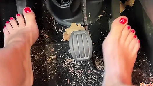 Вождение босиком и без трусиков