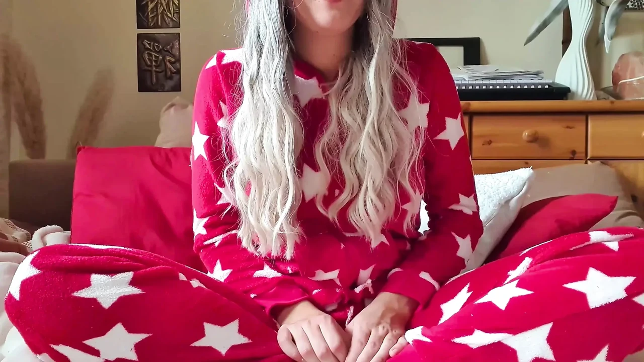 German Teen Anal play in the morning in her pajams (Deep Anal)