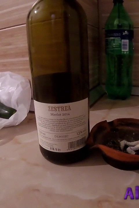 Fishnet puta follando, chupando mucha polla y semen en la cara