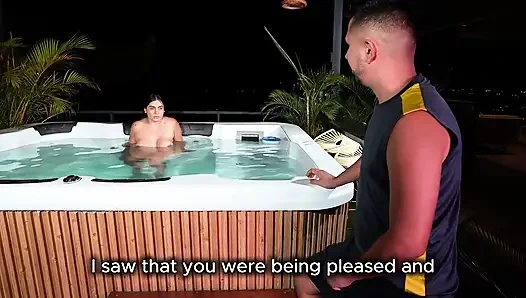 Jakuzide Mastürbasyon Yapan Güzel Latin'i Gördükten Sonra Sert Bir Yarrağı Olan Teknisyeni Sikiyorum