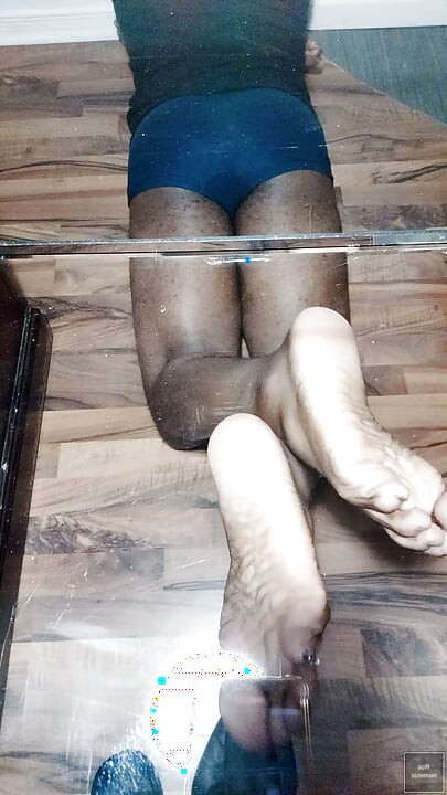 Display my soles in 'The Pose' (2026)