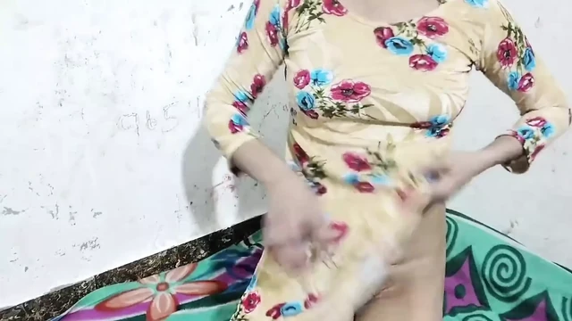 Desi girl ko paise dekar jabar dasti pela
