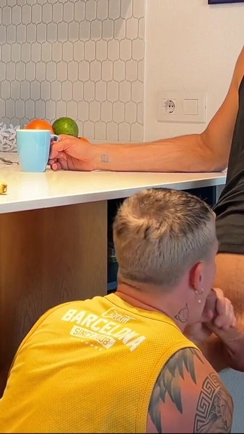 Epický okamžik z "Manžel vykoural svého přítele, zatímco jeho žena myla nádobí"