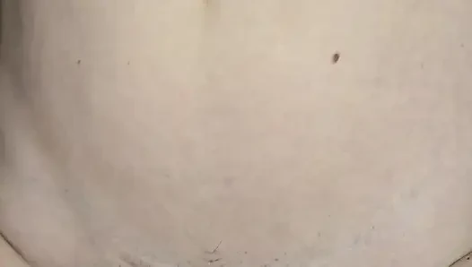 Orta yaşlı seksi kadın memelerini sikiyor ve yüzüne sert bir şekilde boşalıyor!