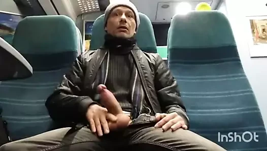 Eve giden trende horoz dışarı çık
