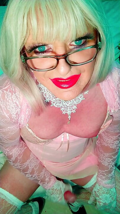 Barbie Trans Girl khel rahi hai