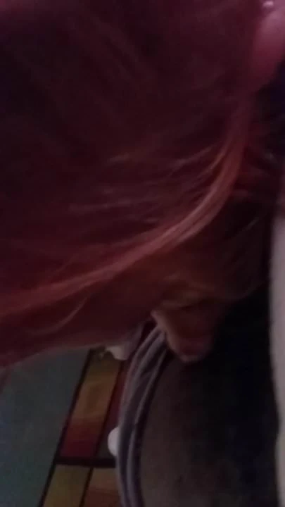 Si rambut merah mengambil 2 kote hitam besar