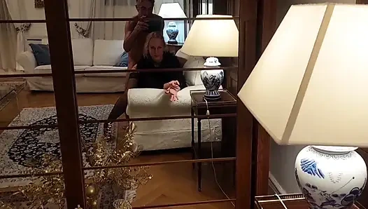 Güzel Sarışın Selena Poz Veriyor Ve Seks Yapıyor