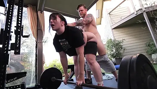 Meine bBW-trainingspartnerin mit dickem hintern bekommt ihre enge muschi geritten - Paige steele, steve Rickz