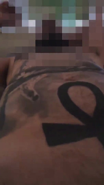 Emotivni trenutak iz "Moj POV: Hetero posjetitelj stana "Steven" dolazi da ga popuši, a ja to snimim u svom POV-u"