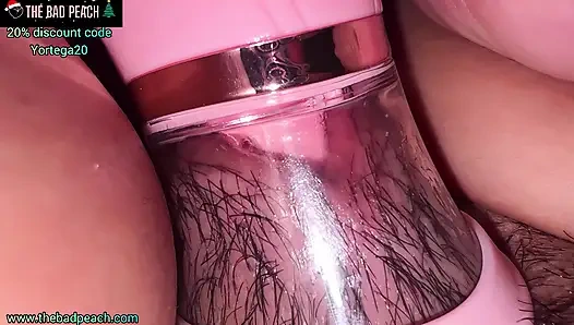 Junges Mädchen ist aufgeregt. Muschilutschen.