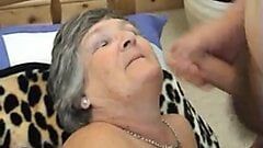 75-летняя жадная бабушка Libby в тройничке