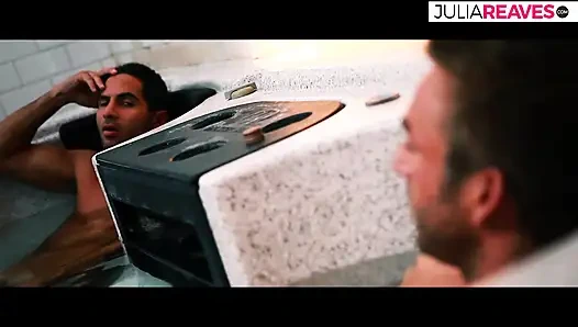 Cewek hot rambut pirang dientot sama dua kontol besar