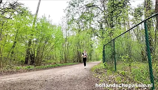 Dolly Fleur dientot di hutan!