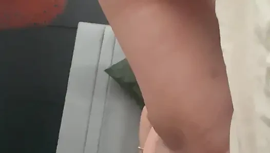 Karımın amını bacaklarını açıp dolduruyor