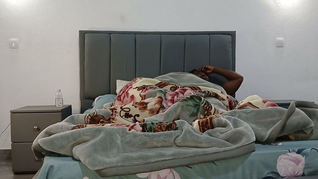 Öğretmenimin sevdiği sperm kadını içtirdim, tatlı olduğunu ve daha fazlasını istediğini söyledi