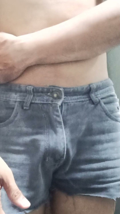 I am feeling very hot and I am smoking