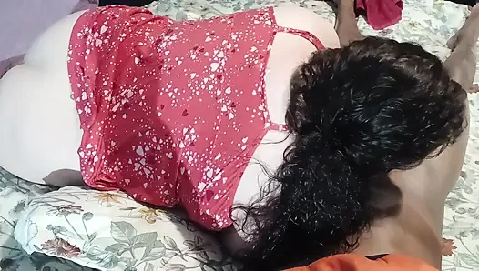 Özensiz Lynn'in büyük götü var ve emiyor