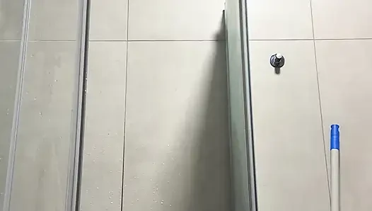 Sarı saçlı genç kadın