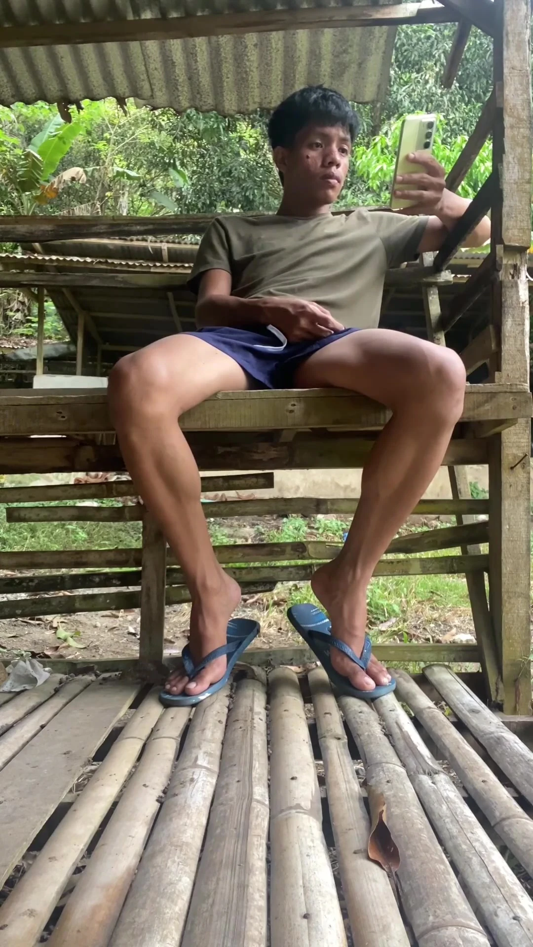 Genç Pinoy Twink açık Havada Mastürbasyon Yapıyor