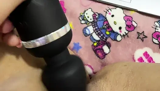 Ibu yang sangat panas masturbasi sangat lezat sampai dia cums