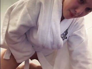 Mädchen masturbiert vor der Webcam. Jucielussie