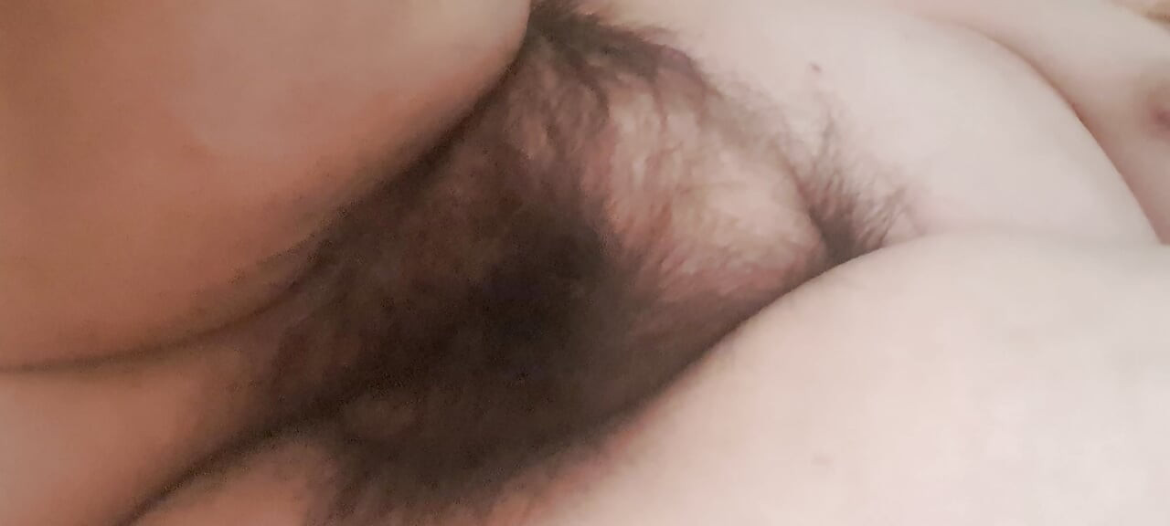 ,playing with hairy pussy