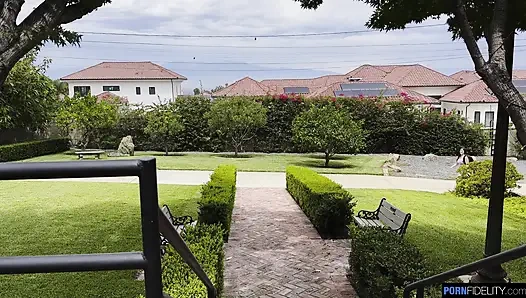 Tombul Lindsay Lee zaman kaybetmez