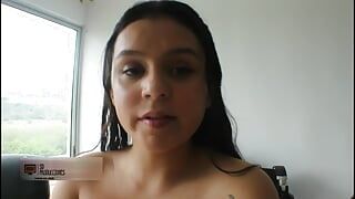 Mi hermanastra es tan puta que viene a buscarme solo para que le folle su coño - Porno en Español