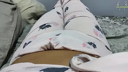 During the night and in silence I masturbate my juicy pussy, I put my fingers in it and I cum with pleasure (POV)