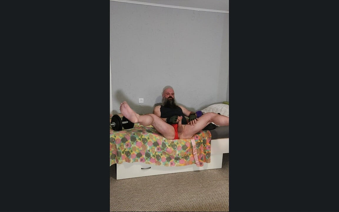 Jerking My Cock While Lifting Weights
