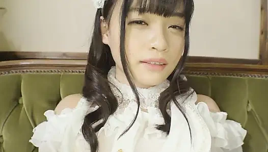 Olgun adam ve karanlık, baştan çıkarıcı bir karşılaşmada gotik bir güzellik