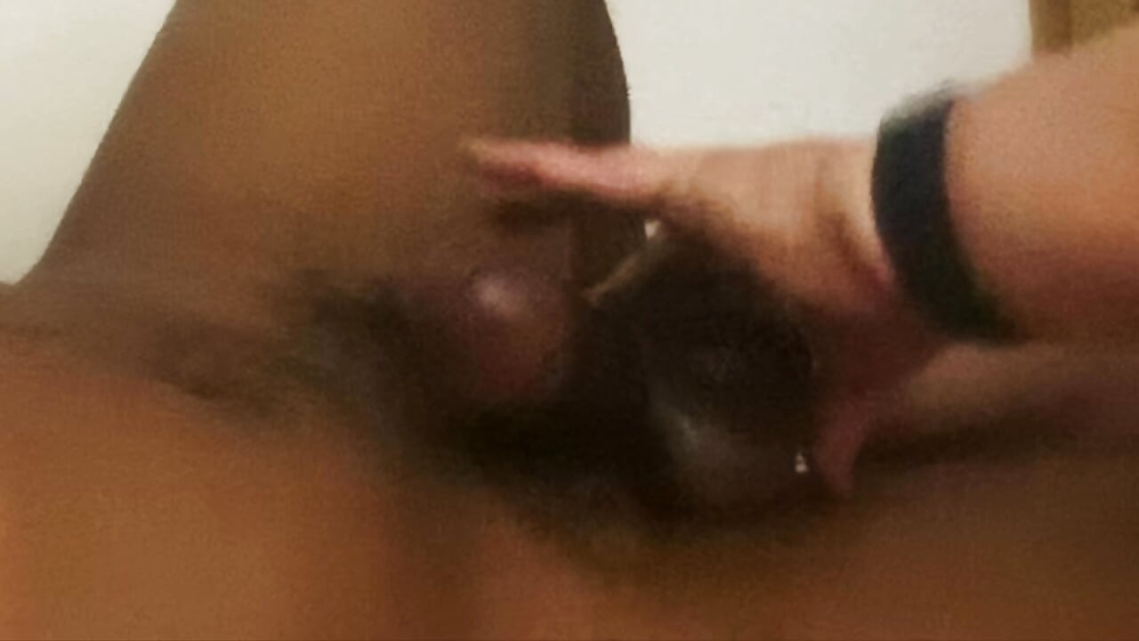 Handy Gilf loves watching cum load drip all over her hands first thing in the morning