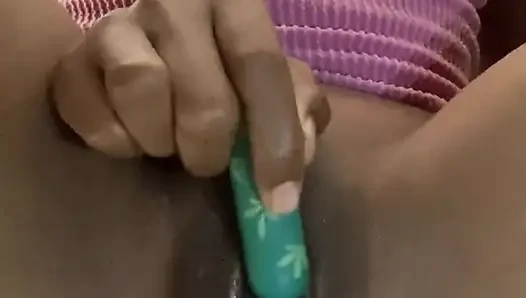 Menggoda itilku yang bengkak