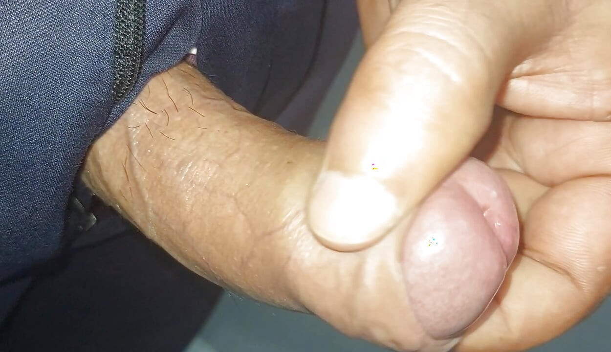 Mi padrastro y madrastra me masturbaron en mi cumpleaños