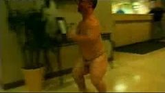 Jason Wee Man Acuna corre in pubblico nudo