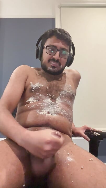 فم مليان جوز. كيس مليان لبن. TheLargeMan957