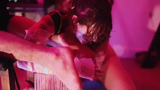 Joy, der clown, interview, latex-domina kitzeln, necken & spielerische kontrolle