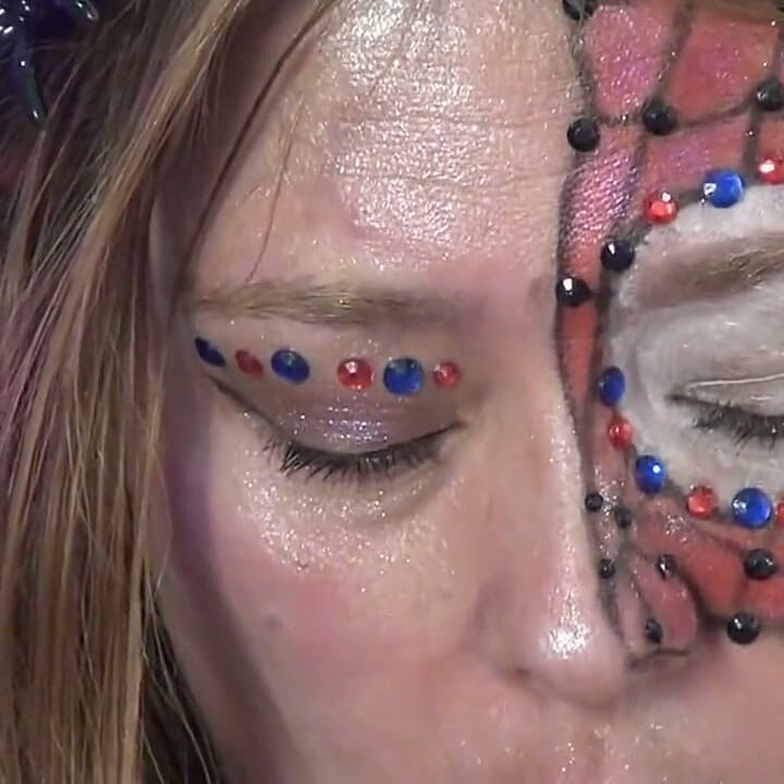 Spider-girl's Extreme Swallowing Challenge! Huge Edible Spiders