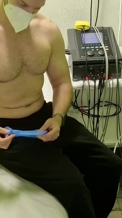 Penis stimülasyonunda ilk kez elektro ve sonunda dölle mastürbasyon