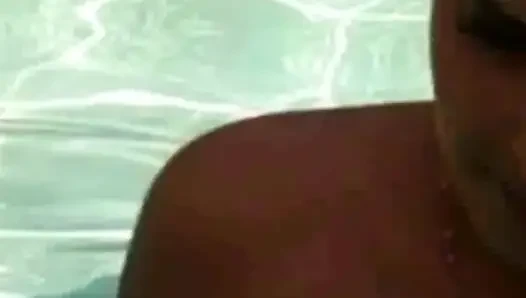 Petualangan Brandon di kolam renang