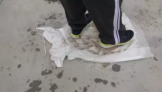 Islak toprak ile karışık beyaz 3 elbise