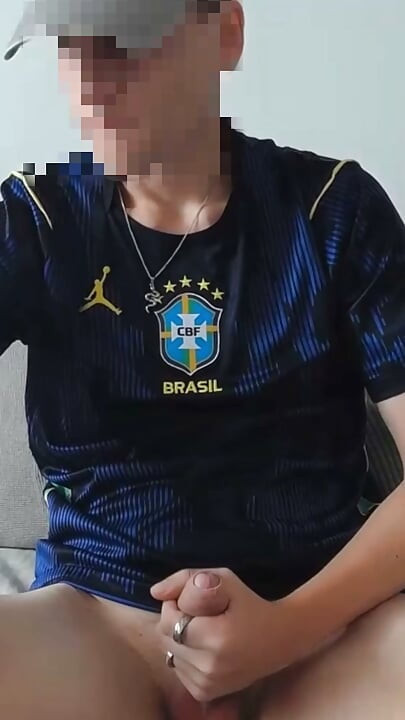 Abang Sange Tertangkap Melancap Lepas Latihan Bola