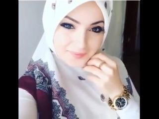 Красивая девушка в хиджабе