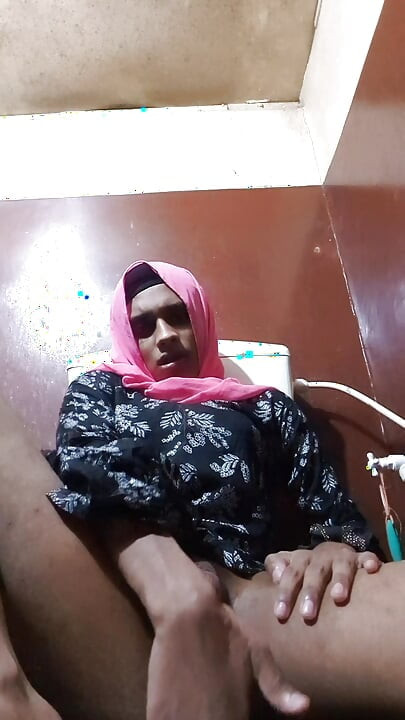 Desi hijabi gay femboy homemade masterbation