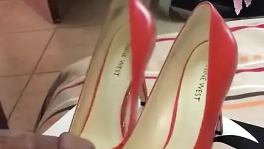 NW Orange Heels Play