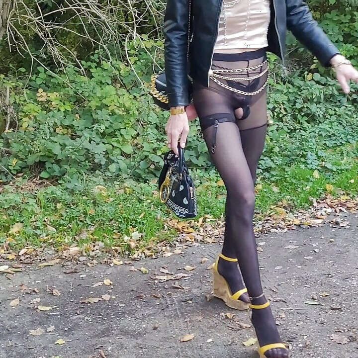 Exhibit P🚗U B L I C en Pute on a Parking Lot in the Forest, at La Faisanderie 91. Fanciful Tights, Thong [4sep25] Meet CoKiiNE! VaneSsaBiTCHx